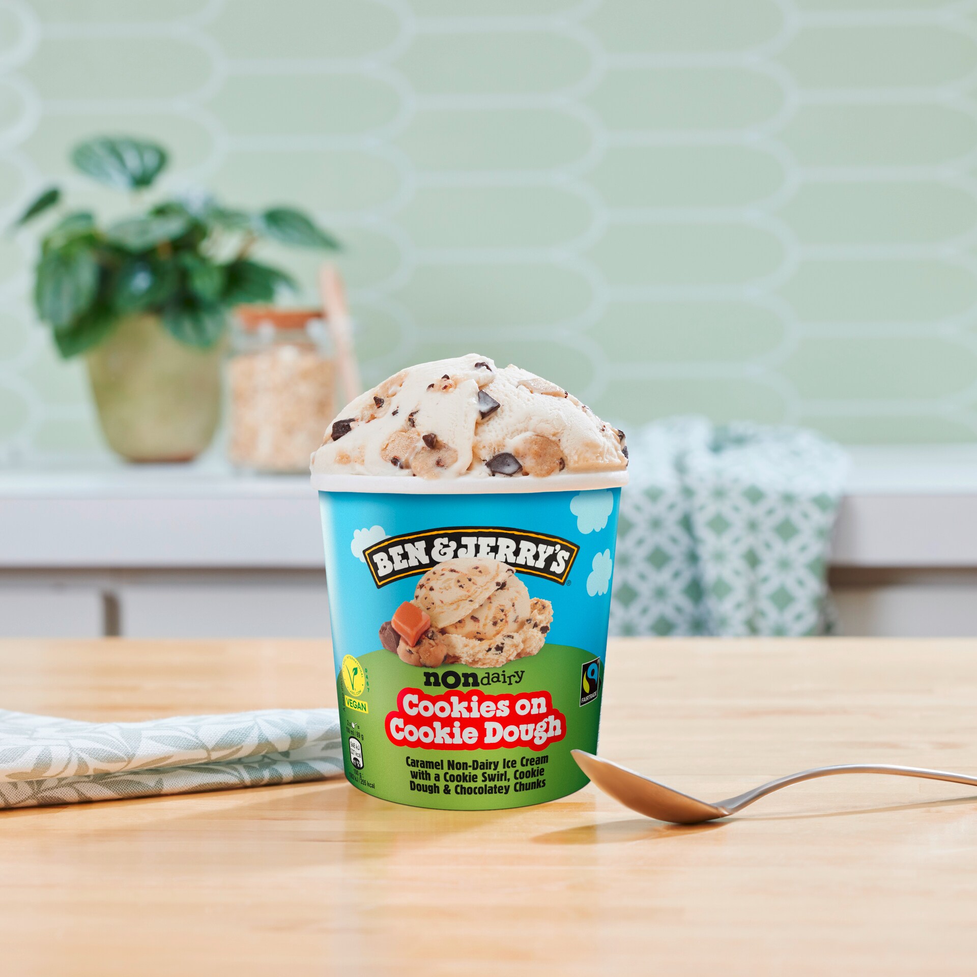 Cookies on Cookie Dough Non-Dairy Oat Tubs
